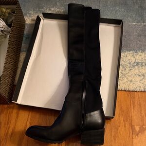 Charles Black Knee-High Women's Boots. Size 8.5